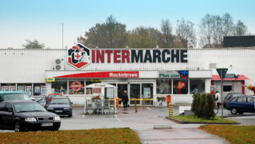 Sieci walczą o handlowe niedziele. Intermarche otwiera w swoich sklepach czytelnię i dworzec