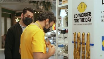 IKEA zmieniła klientów w żółtych koszulkach w jednodniowych pracowników sklepu