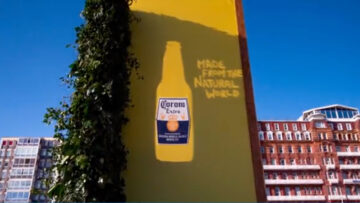 Corona tworzy „naturalny” billboard, którego głównym elementem jest słońce