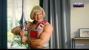Cezary Pazura jako He-Man w reklamie figurek Mattel