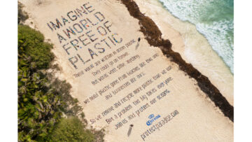 Corona świętowała Światowy Dzień Oceanów przekazem zrobionym z plastiku
