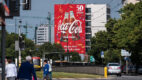 Marka Coca-Cola pokazuje swoją historię na muralach w całej Polsce