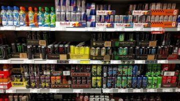 Czy sprzedaż napojów energetycznych powinna być zakazana do 18 r.ż.? Jak to wpłynie na rynek?