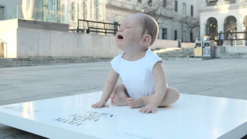 Płacząca rzeźba w centrum Madrytu. Ruszyła kampania w walce o prawa kobiet karmiących piersią