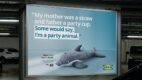 „Moja mama była słomką, a tata kubeczkiem. Można o mnie powiedzieć PARTY ANIMAL”. IKEA promuje pluszaki z materiałów z recyklingu