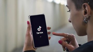 Użytkownicy TikToka muszą oznaczać filmy zawierające deepfake