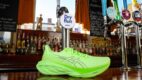 Buty zamiast piwa. Akcja marki ASICS w londyńskim barze