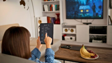 Telewizor najpopularniejszym ekranem do streamingu, Netflix najczęściej wybieraną apką, Samsung liderem Smart TV [badanie Wavemaker VideoTrack]