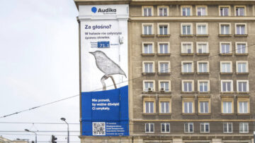 Audika stworzyła w Warszawie mural, który mierzy natężenie hałasu