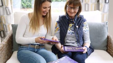 Cadbury i Alzheimer’s Research UK rozdały 4000 pudełek „Memory Bar Boxes” osobom cierpiącym na demencję