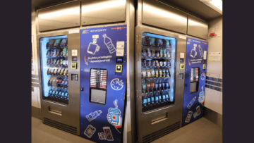 PKP Intercity oddaje pierwszy wagon typu COMBO wyposażony w automat vendingowy