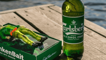 „Don’t drink & fish”: Carlsberg przestrzega przed spożywaniem alkoholu podczas łowienia ryb i prezentuje przynętę przypominającą pijanego wędkarza