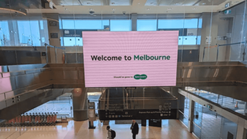 „Witamy w Melbourne”: kampania Specsavers wprowadza zamieszanie na lotnisku w Sydney