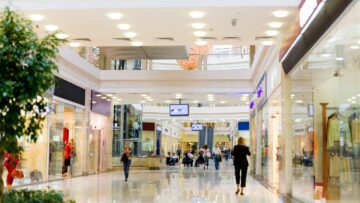 Mniej klientów w galeriach i centrach handlowych [BADANIE]