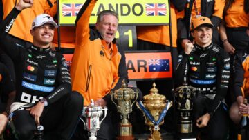 Grupa LEGO wręczyła zwycięzcom Grand Prix Wielkiej Brytanii F1® 2025  puchary wykonane w całości z klocków
