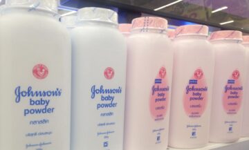 Zbiorowy pozew przeciwko Johnson & Johnson: ich puder dla dzieci miał być rakotwórczy