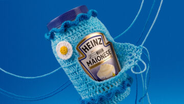 Heinz postawił na majonez w szydełkowym ubranku. Tak powstała reklama, która celuje w babcie i wnuki