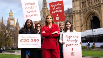 clue menstruacja kampania