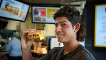 McDonald’s zrobił burgera na czeskiego piłkarza. Oto „McMullet” z serem z tyłu