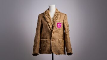 Szkolny mundurek jako źródło dyskomfortu. Vanish pokazuje to na przykładzie specjalnej marynarki