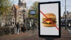 Amsterdam mówi „dość” reklamom mięsa, lotów i aut spalinowych