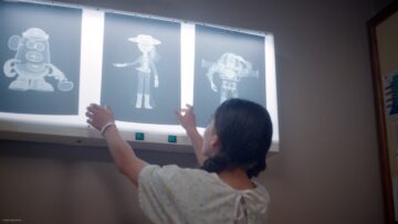 Bohaterowie „Toy Story 5” pomagają dzieciom w szpitalach. Disney prezentuje spot „Jessie na ratunek”