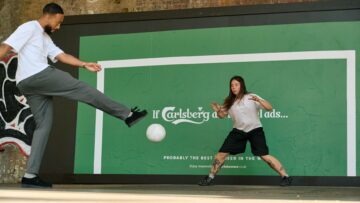 Carlsberg zamienił plakaty w bramki piłkarskie
