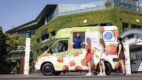 Wimbledon pachnie truskawkami. Tesco i Aldi walczą o sezonowy symbol turnieju