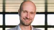 Tomasz Gadziński: AI nie zastąpi marketerów. Zastąpią ich marketerzy, którzy umieją z niej korzystać [WYWIAD]