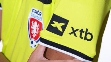 XTB nawiązuje długoterminową współpracę w Czechach. Polska aplikacja inwestycyjna partnerem sędziów piłkarskich