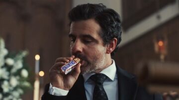 Snickers żartuje z wpadek z AI. Chatbot napisał mowę pogrzebową