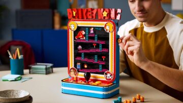 LEGO odtwarza automat Donkey Kong. Zestaw ma działające beczki i joystick