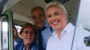 Krawczyk i Norek znów przy tramwaju. ORLEN odtworzył „Miodowe lata” z Anitą Włodarczyk