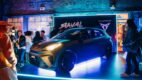 CUPRA otworzyła najmniejszy klub nocny w Irlandii. DJ-ka grała z tylnej kanapy