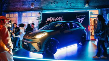 CUPRA otworzyła najmniejszy klub nocny w Irlandii. DJ-ka grała z tylnej kanapy