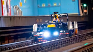 Red Bull wysłał mistrzowski bolid na tory metra w Madrycie