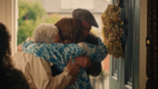 Kiedy przytulenie staje się problemem? Irlandzka kampania pod ostrzałem krytyki