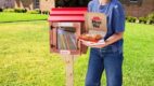 Pizza Hut zamienia swoje czerwone dachy w miniaturowe biblioteki