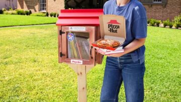 Pizza Hut zamienia swoje czerwone dachy w miniaturowe biblioteki
